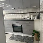 Appartement T2 Renove Avec Balcon Et Parking